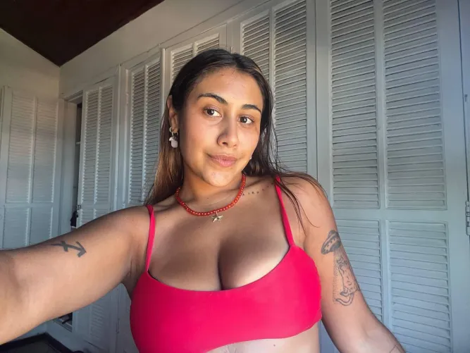 Thumbnail flora_OFxo Stuns in Pink Top Display | cleavage
