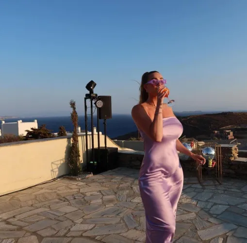 Thumbnail Pumpkinpie2722 Shares 'Nice View' in Tight Dresses
