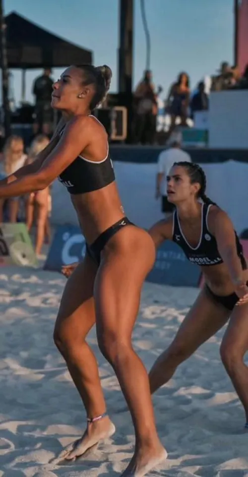 Thumbnail Gabriela Nieves: Dominating Volleyball Court | DemarcusNoe