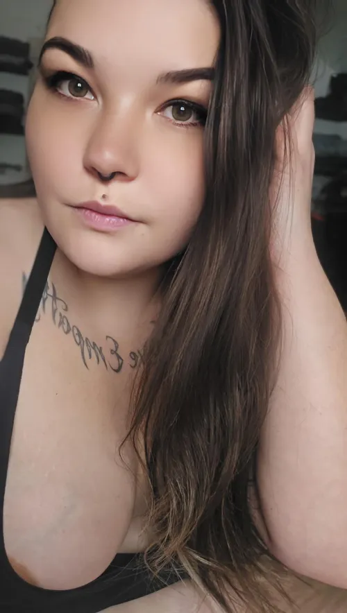 Thumbnail Chubby Goth Girl Vibes: A Unique Self-Expression