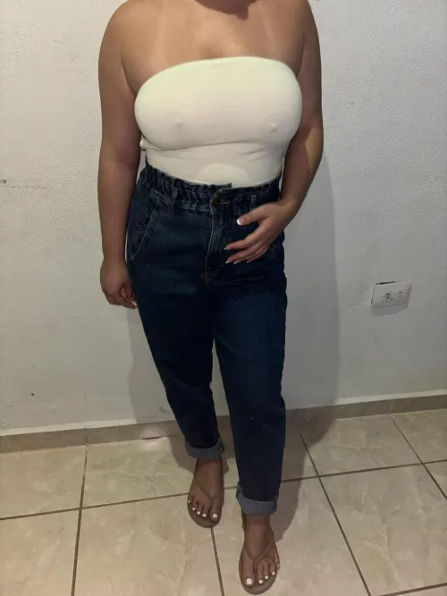 Thumbnail Daily Fashion Vibe: LexiHartFeet's Braless OOTD Reveal