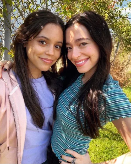 Thumbnail Jenna Ortega & Mikey Madison: PrettyGirl Duo
