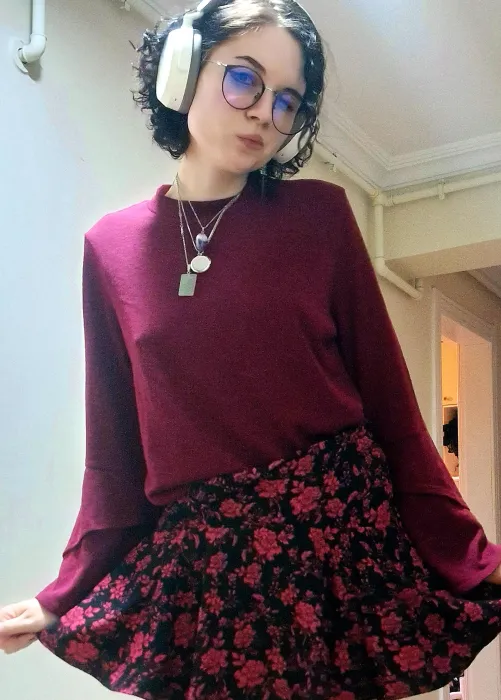 Thumbnail Free and Comfy: Embracing Braless Nipple Comfort