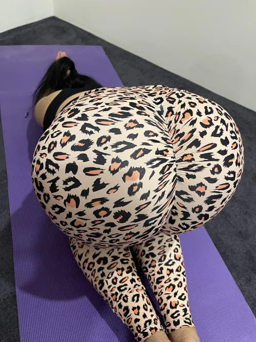 Thumbnail NaughtyMayaLee's Style Guide: Rocking Leopard Skin Leggings