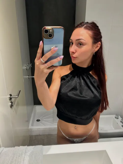 Thumbnail Sultry Mirror Shots: A Sexy Selfie Showcase