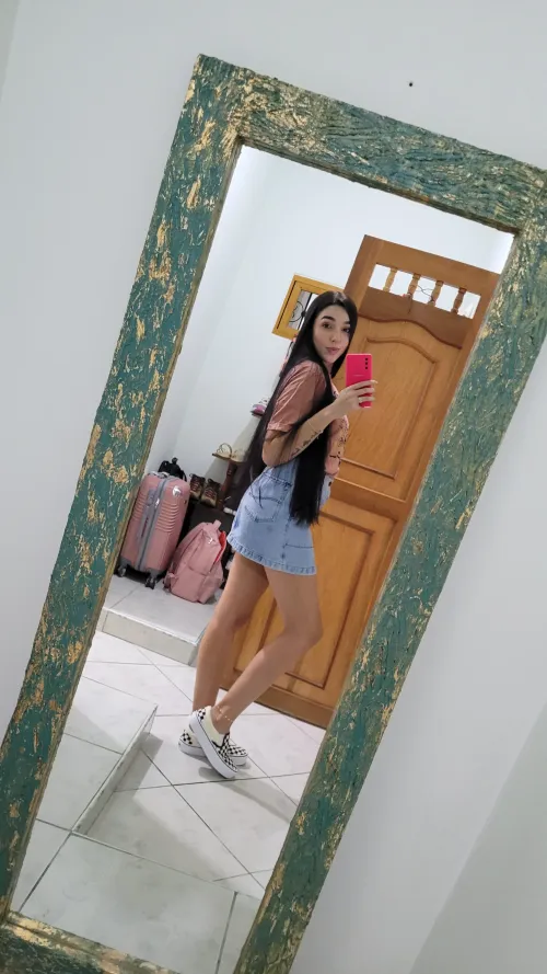 Thumbnail Simple Selfies: Mirror Moments Captured