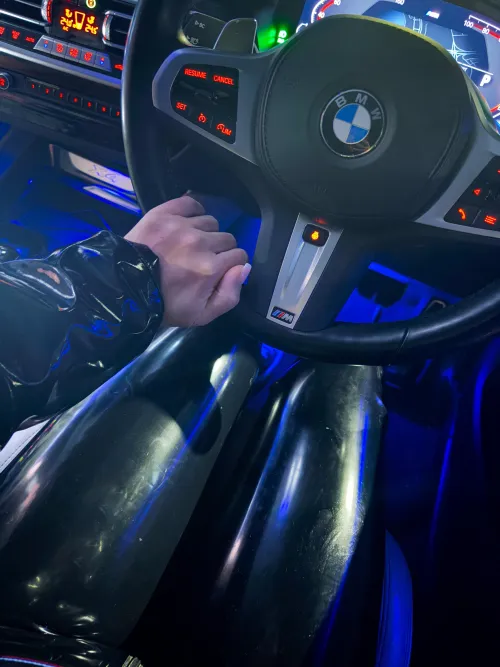 Thumbnail Evergreen_queen90: Driving Delights in Latex POV | ShinyPorn