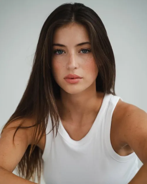 Thumbnail Discovering Lea Meniel's Beauty Secrets | PrettyGirls Insider