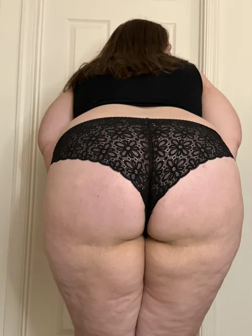 Thumbnail Slap the Jiggle: Embracing Body Positivity with PiggyPolly