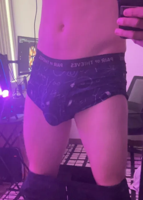 Thumbnail College Bulge Exposed: AccomplishedPeak101's 18 Straight Encounter | Bulges