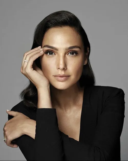 Thumbnail Gal Gadot: A Symbol of Beauty and Strength | PrettyGirls Category