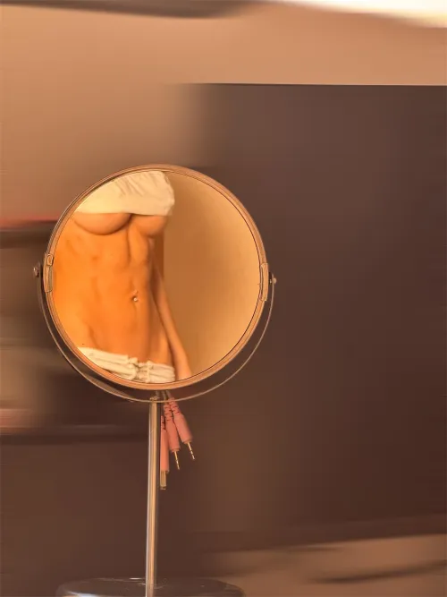 Thumbnail Hot Enough? Mirror Selfies as Confidence Boosters