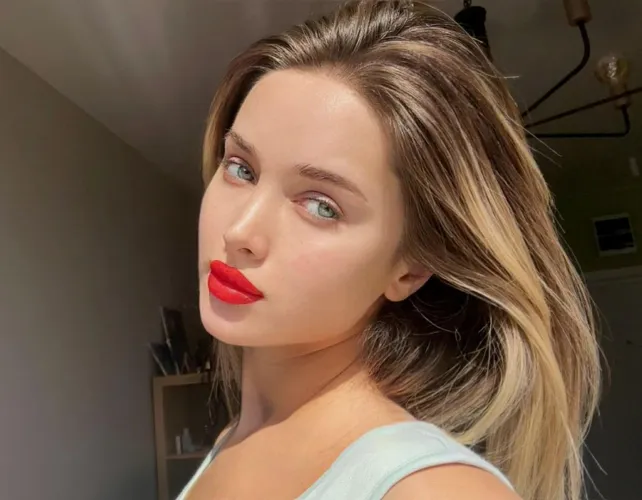 Thumbnail Mariyan Pashaeva's Mesmerizing Beauty Captured | PrettyGirls Category