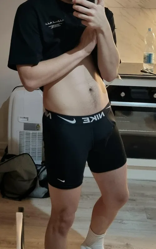Thumbnail Bulge Alert: amigooo21's 25 Gay Post Gym Revelations | Bulges