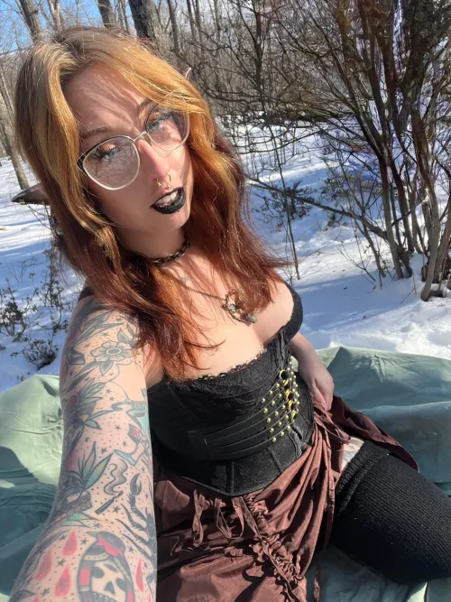Thumbnail gritheyst Captures Attention with Red-Headed Elf Fantasies