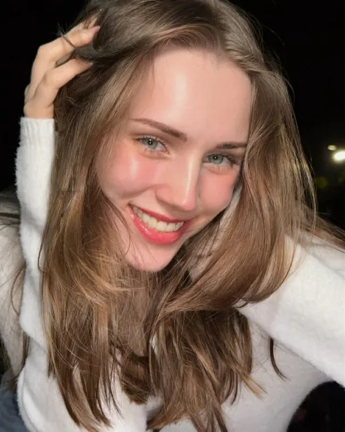 Thumbnail Mary Amber Radiates Beauty in every Frame | PrettyGirls Category