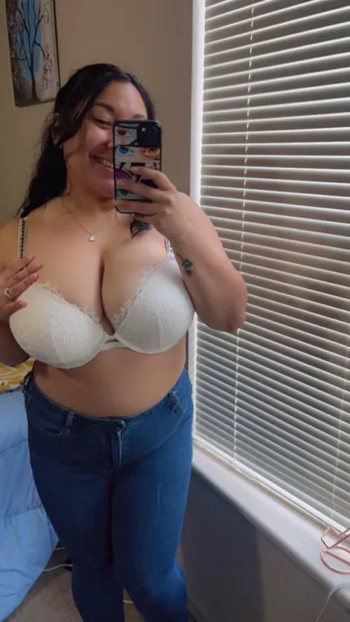 Thumbnail Cute and Curvy: Discovering the Allure of Latinas with Siobaby0610