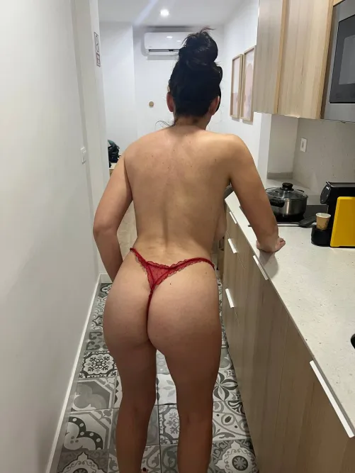 Thumbnail Cute Milfs Booty: Exploring Beauty | imnotdarknezs