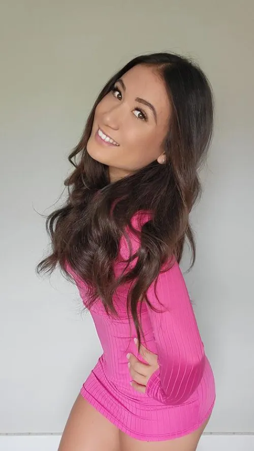 Thumbnail Sizzling Pink: The Attention-Grabbing Tight Dress Experiment