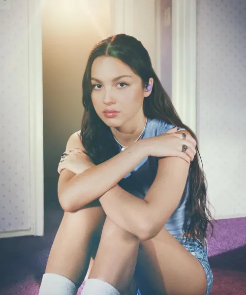 Thumbnail Dive into Olivia Rodrigo's Captivating World | PrettyGirls Showcase