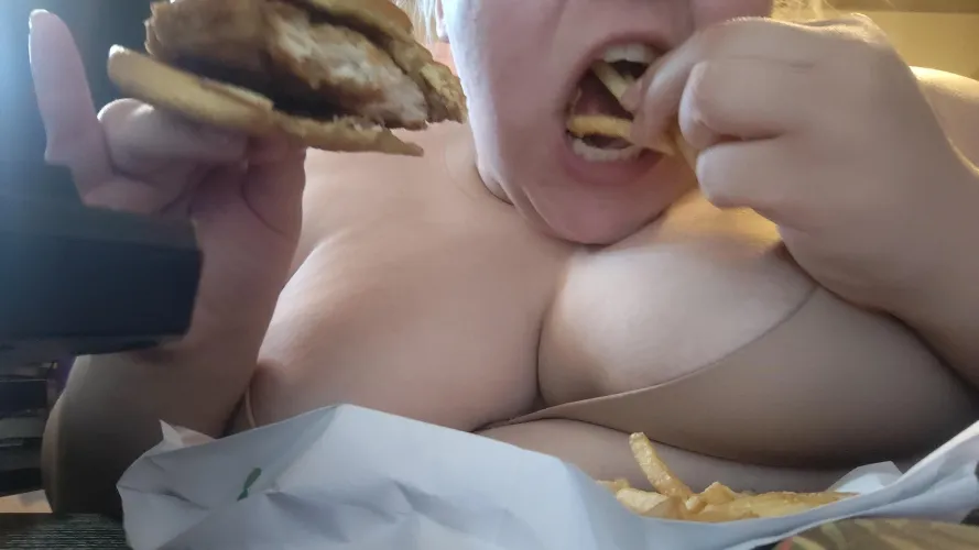 Thumbnail sillysaltt's Delight: Fatty Burger and Fries Cravings