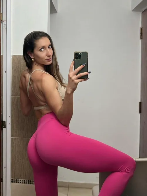 Thumbnail A perfect pair of pink legs by jessicaa_fit