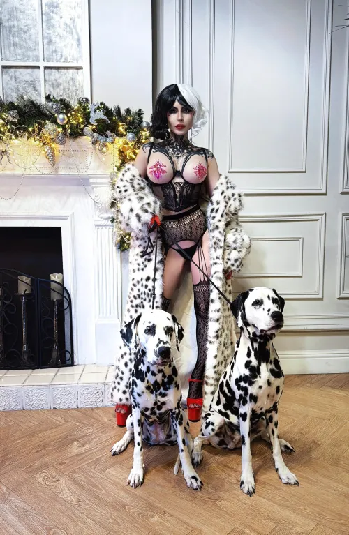 Thumbnail Transforming into Cruella de Vil: NSFW Costume Creation by Vampandbeauty