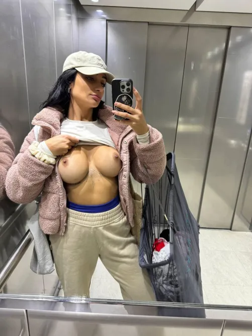 Thumbnail Meet a Whore Like Me in an Elevator: FernEclipse's Intriguing Invitation