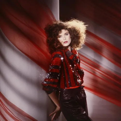 Thumbnail Shalom Harlow: A Model Redefining Beauty Standards