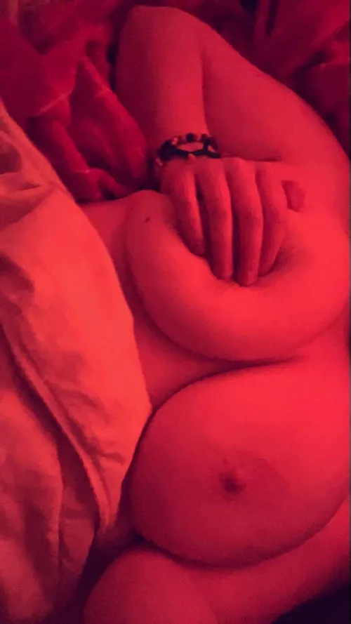 Thumbnail Breaking the Ice: First NSFW Post by BigDaddyMemer404