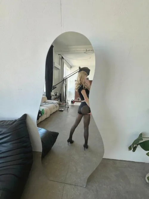 Thumbnail Seductive Silhouettes: Kisa_g's Enchanting Journey in Pantyhose