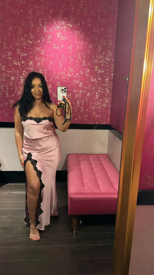 Thumbnail Galadriel69_ Finds Joy in Taking MILFie Pictures of Herself