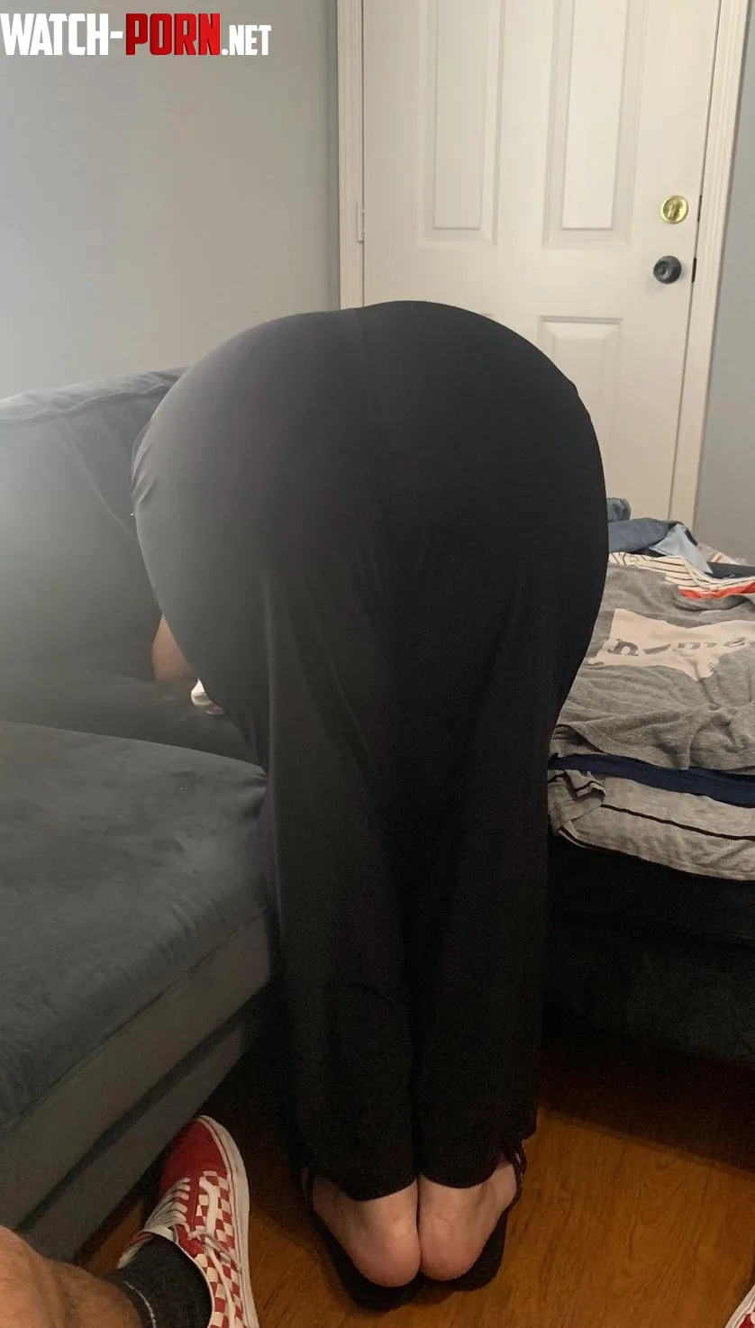 How many hung men would come over and help with this latina  by andyy_96