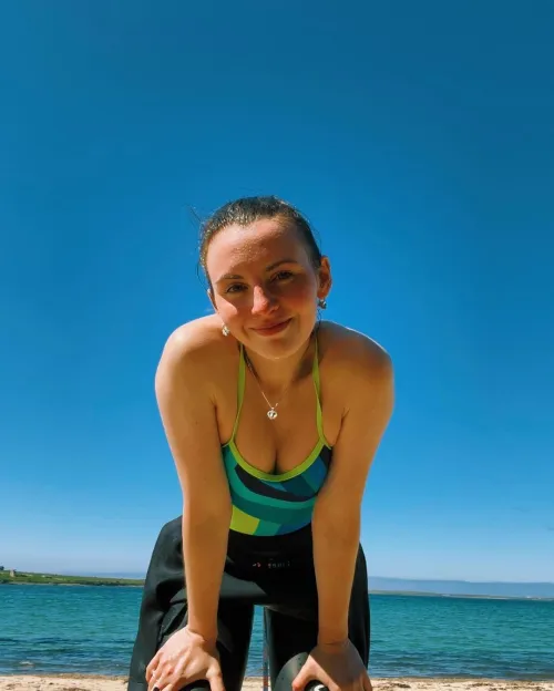 Thumbnail Beach Beauty Unveiled: Dive into SlimRail's World