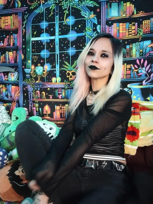 Thumbnail Savage_Siren's Hot Take on Blonde Sets in PunkGirls Scene