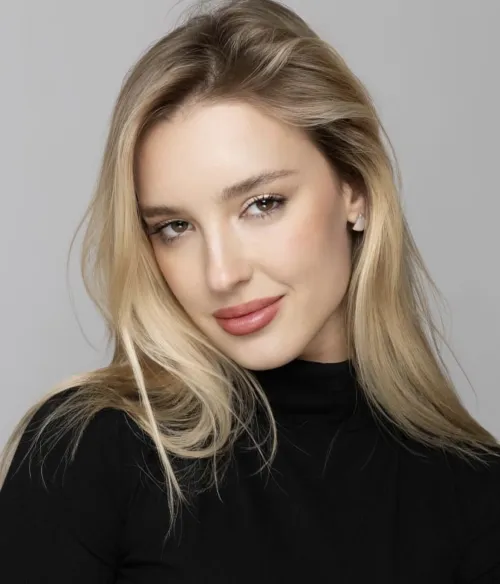 Thumbnail Lea Meniel: A Glimpse of Beauty | PrettyGirls