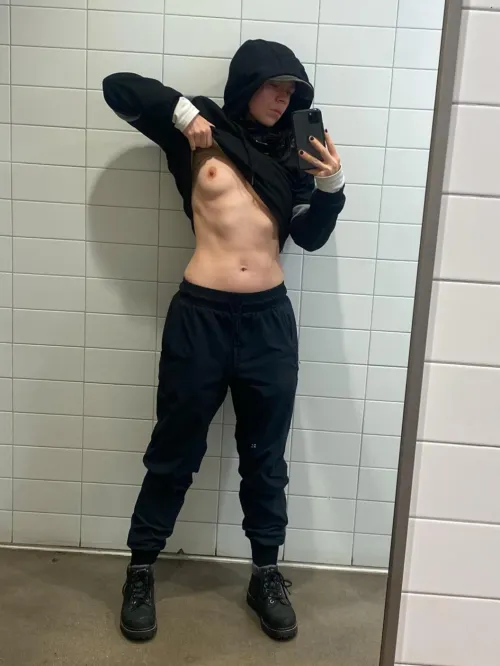Thumbnail Pre-Gym Tease: A Little Flash | Author: VivianVaughn | TinyTits