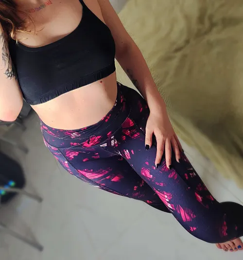 Thumbnail Croptopgirls: I Need Someone to Take Off My Gym Clothes by Helleysiuzygirl
