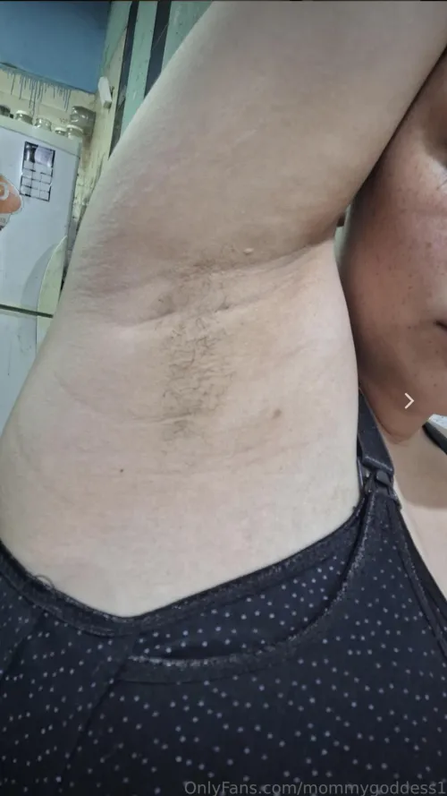 Thumbnail Gritty Armpit Charm - mommygoddess168 | armpitfetish