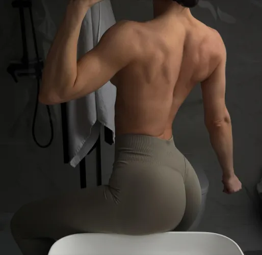 Thumbnail NSFW_Hardbodies: Admiring the Sculpted 'Shredded Back' by gymxloverx