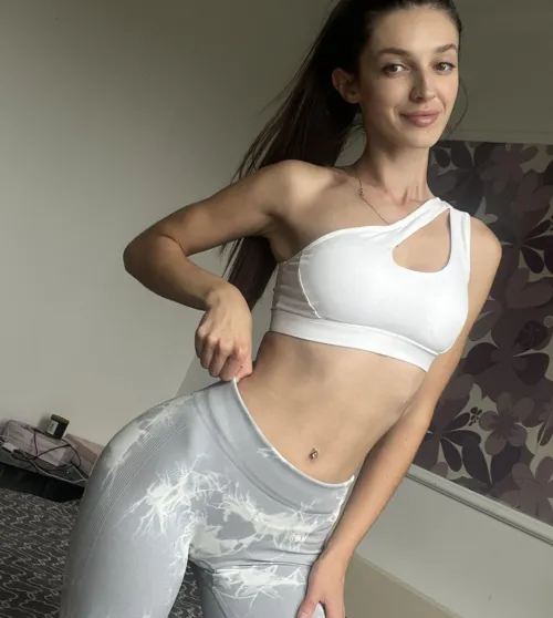 Thumbnail Chic Crop Top Delight: A Stylish Favorite | Avixastone