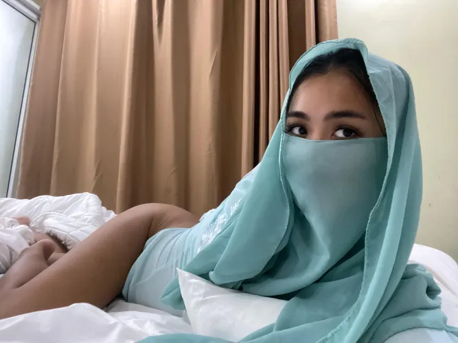 Thumbnail Melleino Celebrates Herself as a 'Hijabi Hottie' in AsianHotties Category