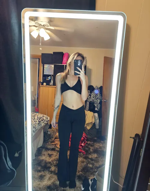 Thumbnail Achieving Gym Goals in Stylish Croptops | Adventurous_Age_4113