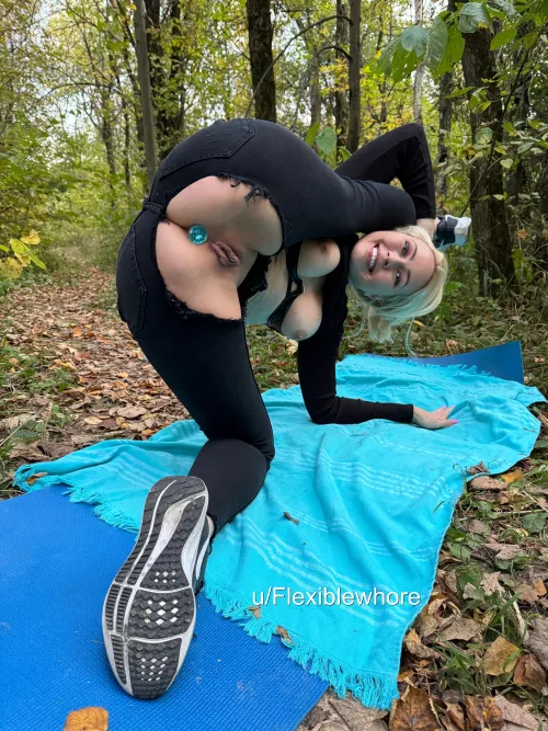 Thumbnail Total Babes: Ready for Action in Blue