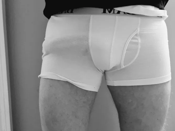 Thumbnail largeoneforyou22's White Looks Good - Unveiling a 34-Year-Old Straight's Insight in Bulges