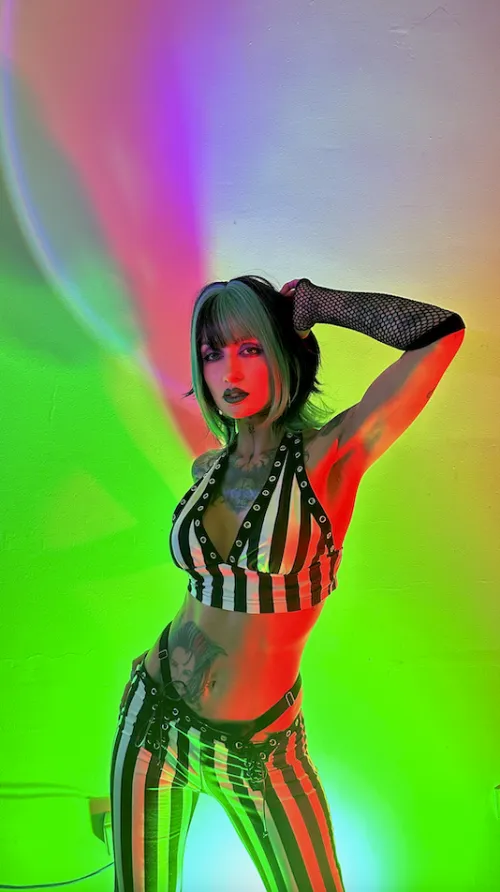 Thumbnail coxxoez Transforms Into Beetlejuice with Zoe Cox Cosplay