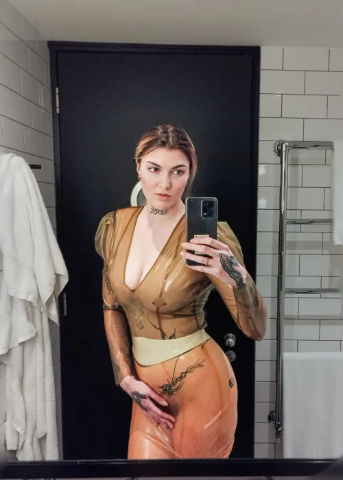 Thumbnail Gucci_Cocaine's Love for Translucent Latex - ShinyPorn