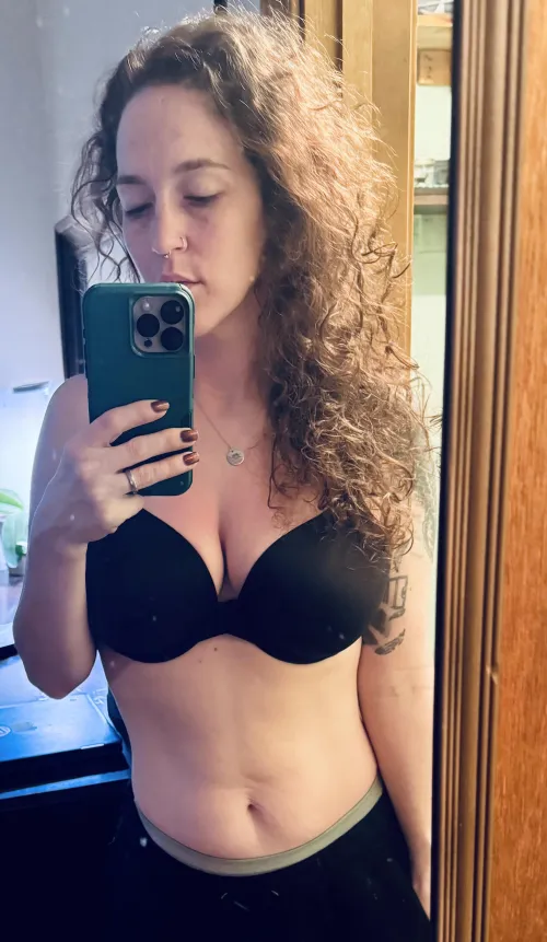 Thumbnail Looking for Friends: Join me in My Mombod Journey