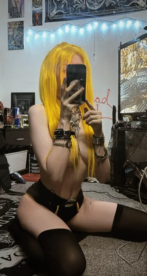 Thumbnail LivingDeadGothh Invites You to Explore the World of a Goth Goddess