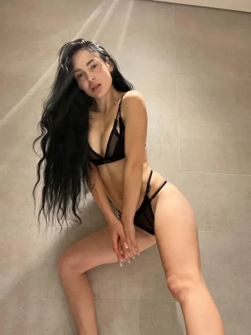 Thumbnail Tight Temptations: Unveiling mystic_waves_ in TotalBabes